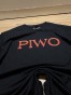 Czarna koszulka "PIWO" pokazana jako produkt z przodu