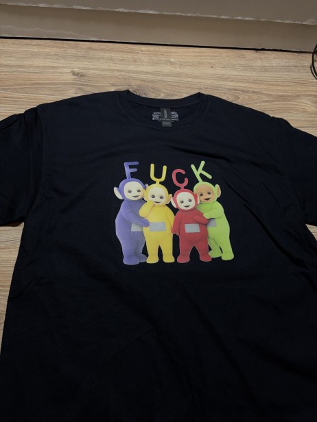 Koszulka "F*CK TELETUBBIES" – czarna koszulka z kolorowym, popkulturowym nadrukiem