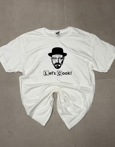 Biały T-shirt ARCIAS z minimalistycznym nadrukiem DTF.