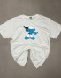 Koszulka z krótkim rękawem i kolorowym nadrukiem streetwearowym.
