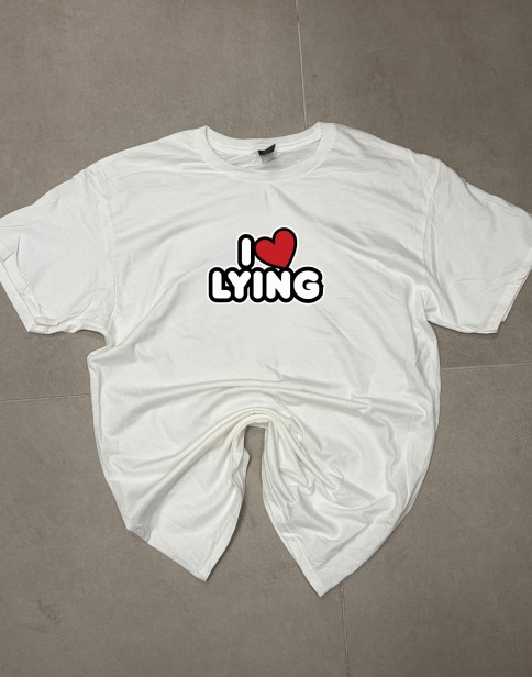 biały T-shirt ARCIAS z autorskim nadrukiem DTF.