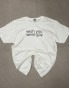 Biały T-shirt ARCIAS 150 gsm z minimalistycznym nadrukiem DTF.