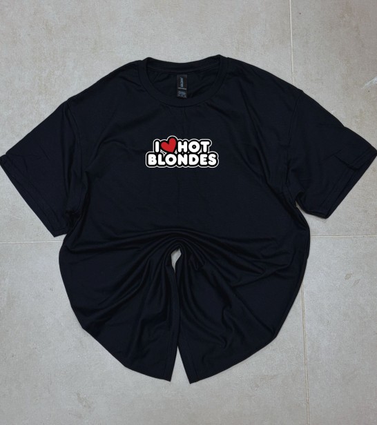 Czarna koszulka I LOVE HOT BLONDES z humorystycznym nadrukiem tekstowym.
